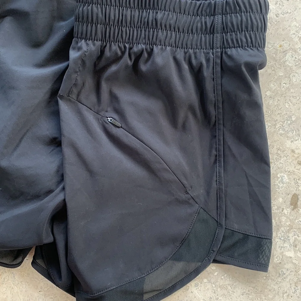 Athleta Mesh Racer Run Short 4” sz M